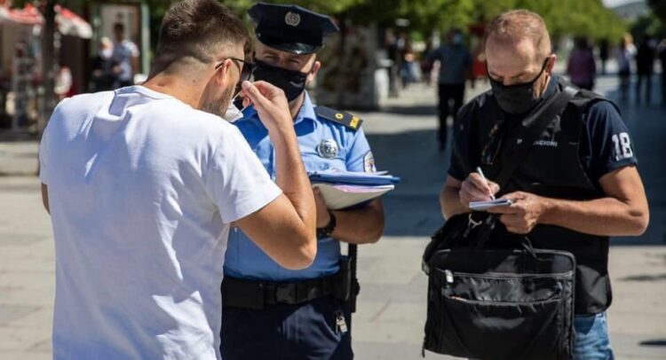 Policia nga nesër fillon zbatimin e vendimeve për masat e reja anti-COVID