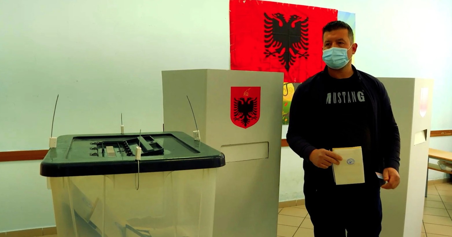 Përfundon procesi i votimit në Shqipëri