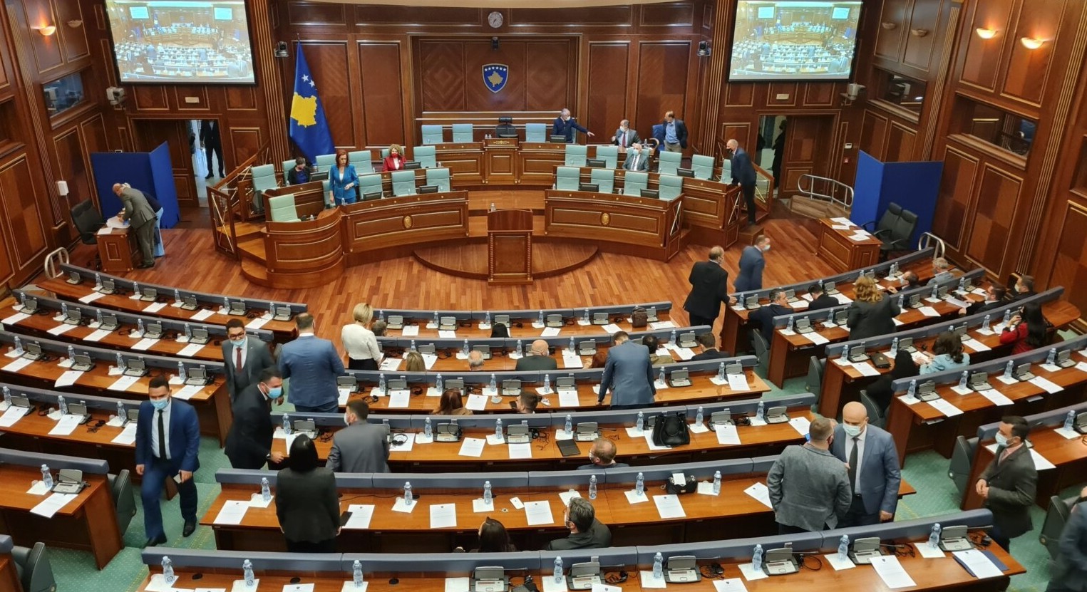 Vazhdon përpjekja për zgjedhjen e Presidentit, a do të arrijë sot Vjosa Osmani t’i sigurojë votat