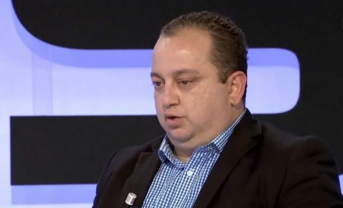 Arben Ahmeti e “zbulon” gabimin e Albin Kurtit, i kishte 80 vota