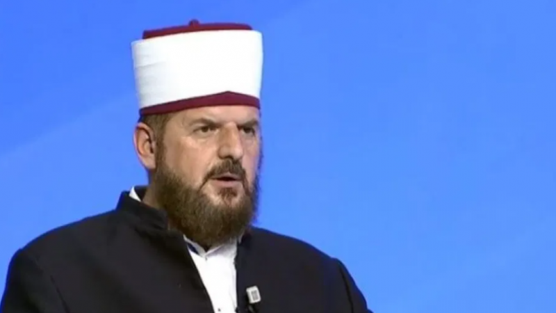 Hoxhë Shefqet Krasniqi akuzohet se i vodhi qytetarit libra fetarë në vlerë prej 60 mijë euro