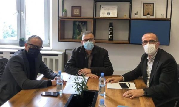 Haxhiu thotë se Vitia ia shpërfilli ofertën për vaksina: Ministria nuk e kontaktoi fare kompaninë