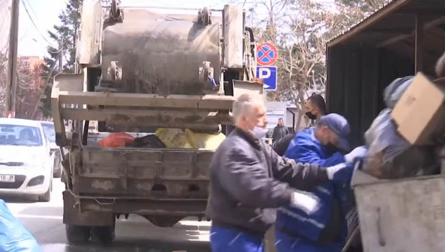 Hapësirat e QKUK-së të mbushura me mbeturina mjekësore