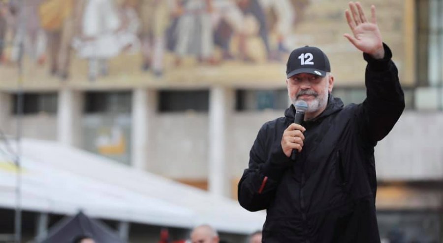 PS-ja vazhdon të prijë bindshëm