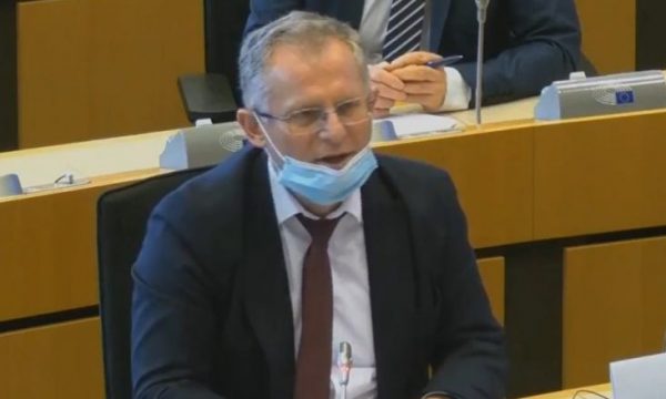 Besnik Bislimi në PE: Kosova i vetmi vend në rajon që nuk pranoi të marrë vaksina ruse e kineze