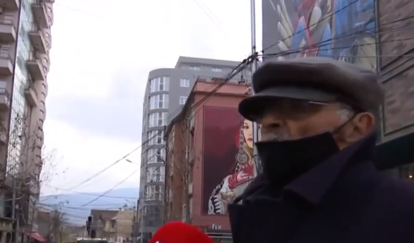 “A veç pse jam vejan”, ferizajasi ankohet që i vendosen muralin e Rita Orës në ndërtesën e tij