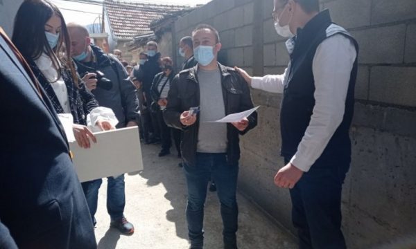 Serbia ndërton 12 shtëpi në veri, premton edhe 180 të tjera deri në fund të vitit