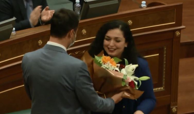 Vjosa Osmani betohet si Presidente e Kosovës