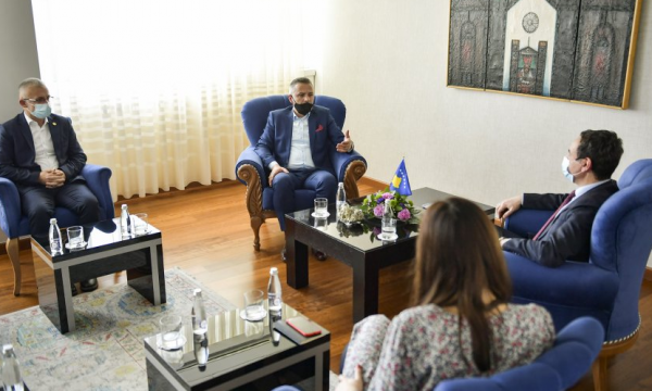 Bekim Jashari e Halil Kastrati e vizitojnë Kurtin në zyrë