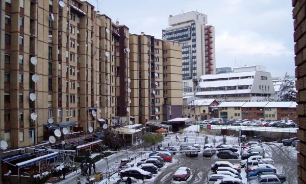 Burri nga lagjja “Dardania” lajmëron policinë, thotë se i ka ikur gruaja nga shtëpia