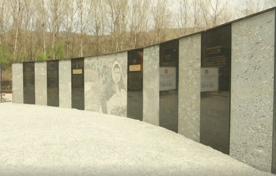 Mur përkujtimor në Bllacë të Maqedonisë për shqiptarët e ikur nga lufta
