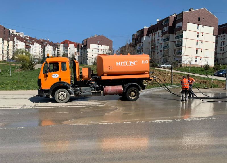 Komuna e Prishtinës fillon me pastrimin e rrugëve në qytet