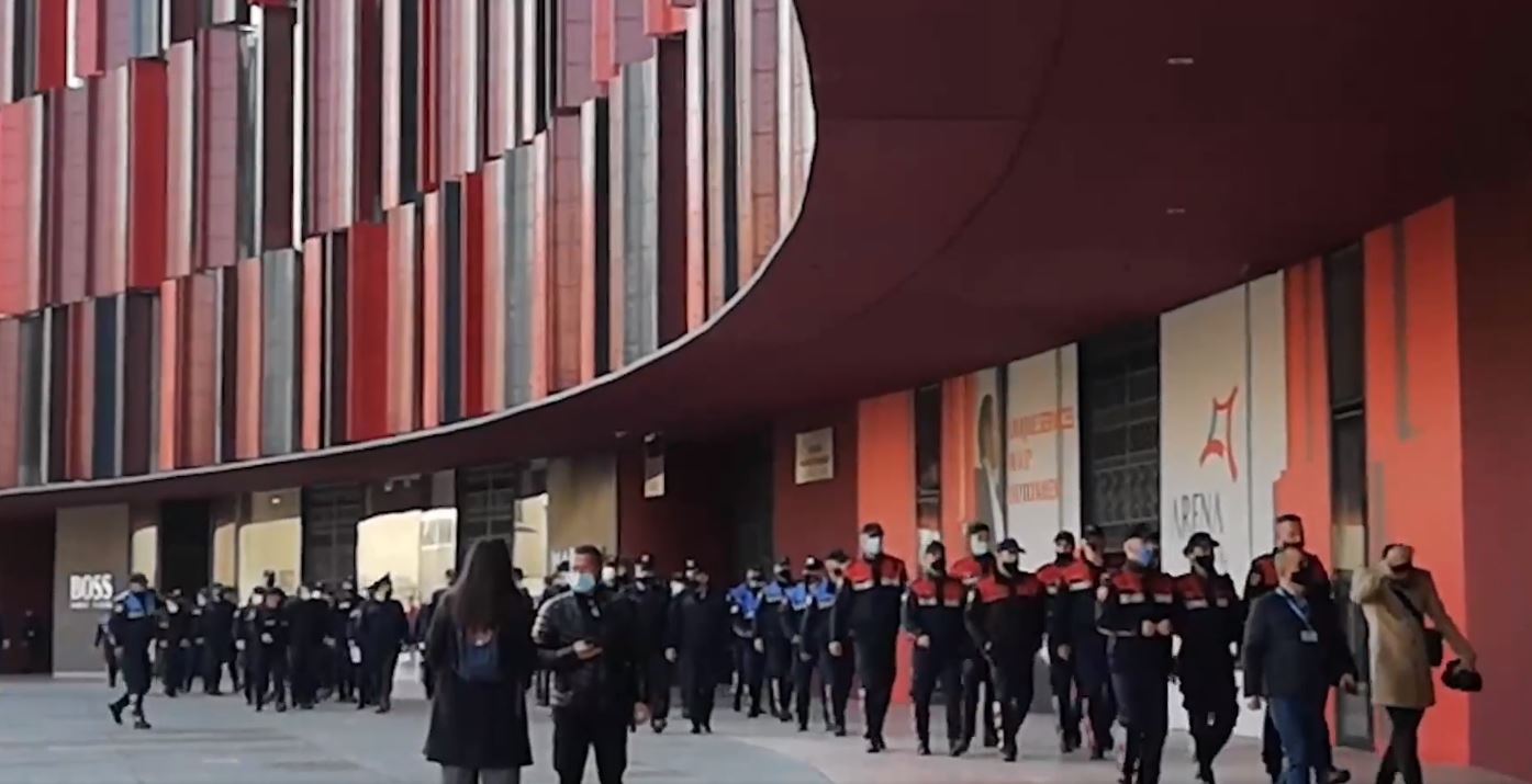 Nis vaksinimi i punonjësve të policisë në Shqipëri