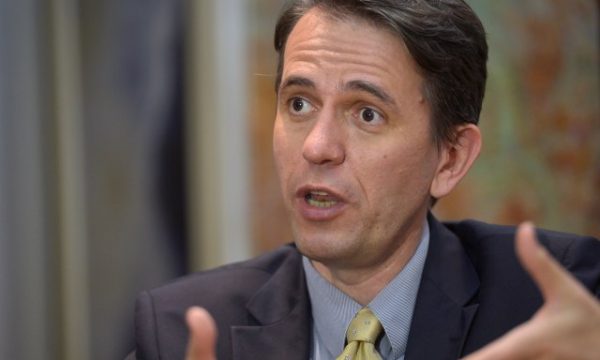 Serbët duan dëbimin e ambasadorit gjerman, pasi foli për gjenocidin në Kosovë