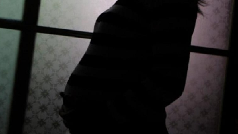 Rrahet gruaja nga Shqipëria, dyshohet për ndërprerje të shtatzënisë