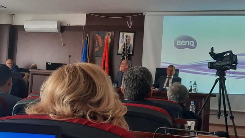 LVV ngre shqetësimin: Komuna e Istogut ende nuk e ka vendosur foton e Presidentes