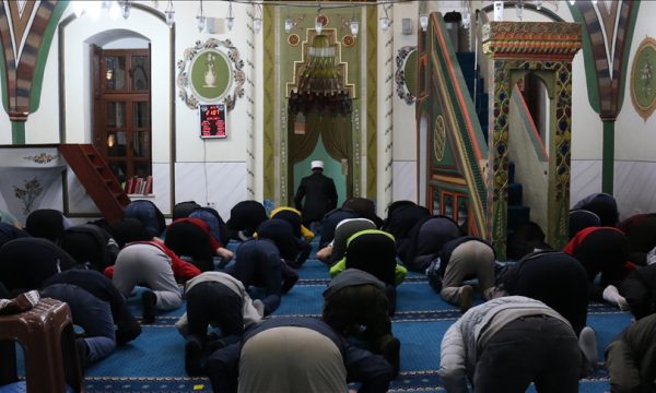 Kështu u fal në Kosovë namazi i teravisë së parë