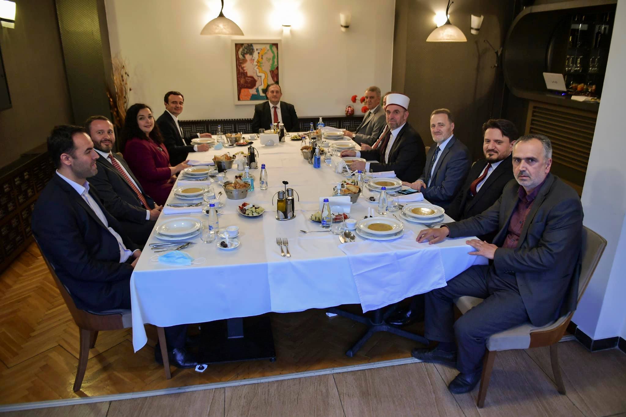 Osmani iu shtron iftar Konjufcës, Kurtit e myftiut Tërnava