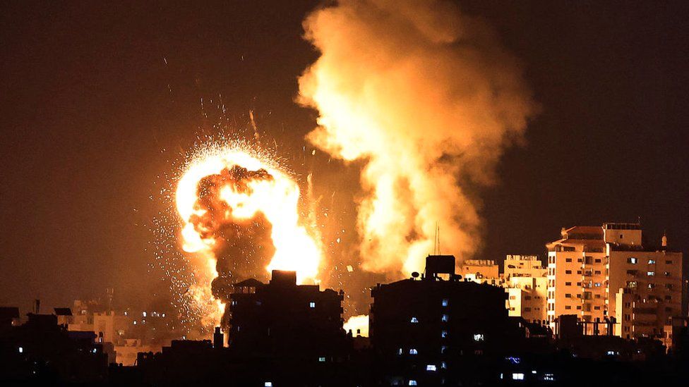 Mbi 20 të vdekur si pasojë e sulmeve raketore në Gaza