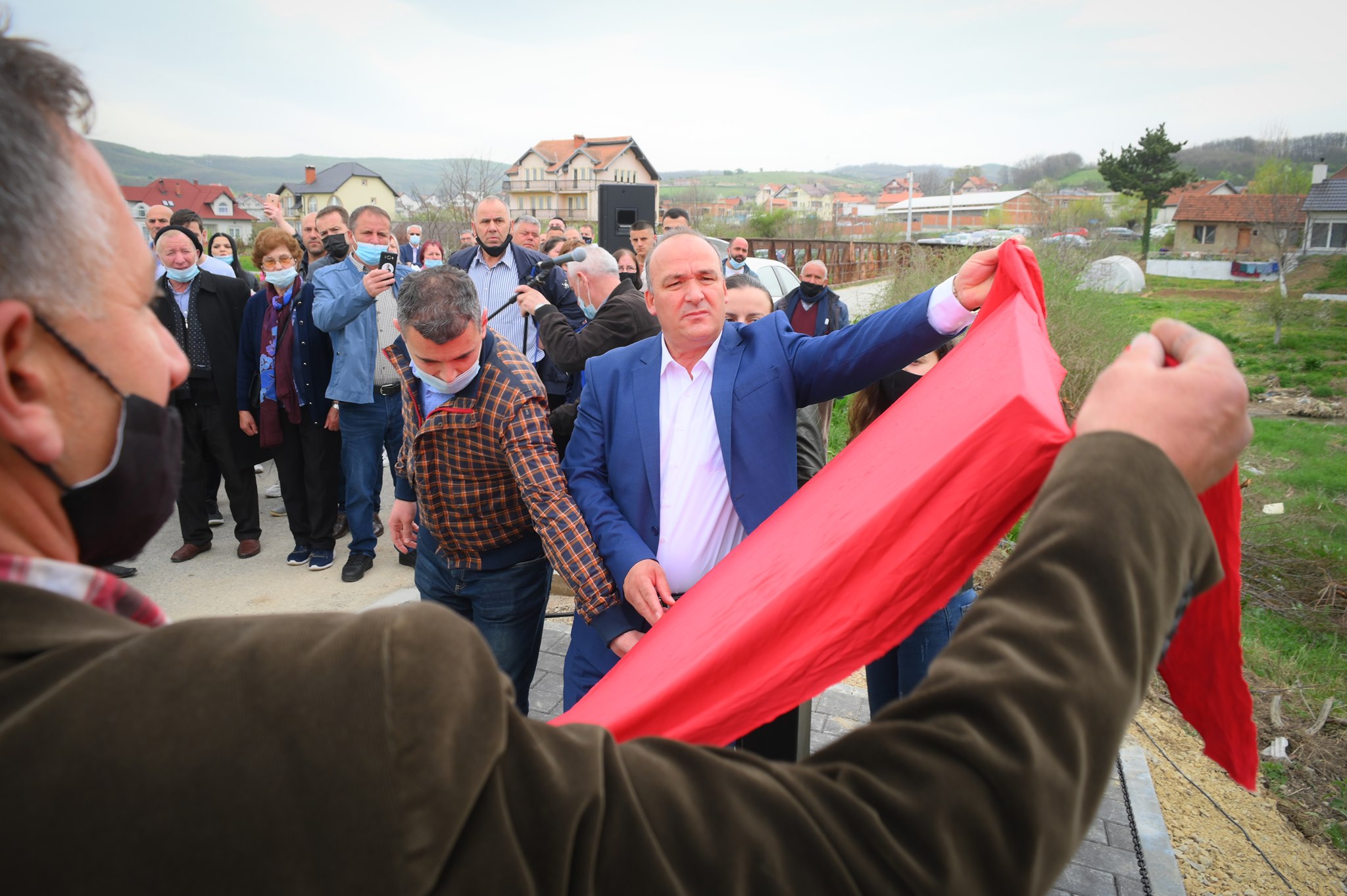 Përurohet pllaka e 31 të rënëve në Lluzhan të Podujevës