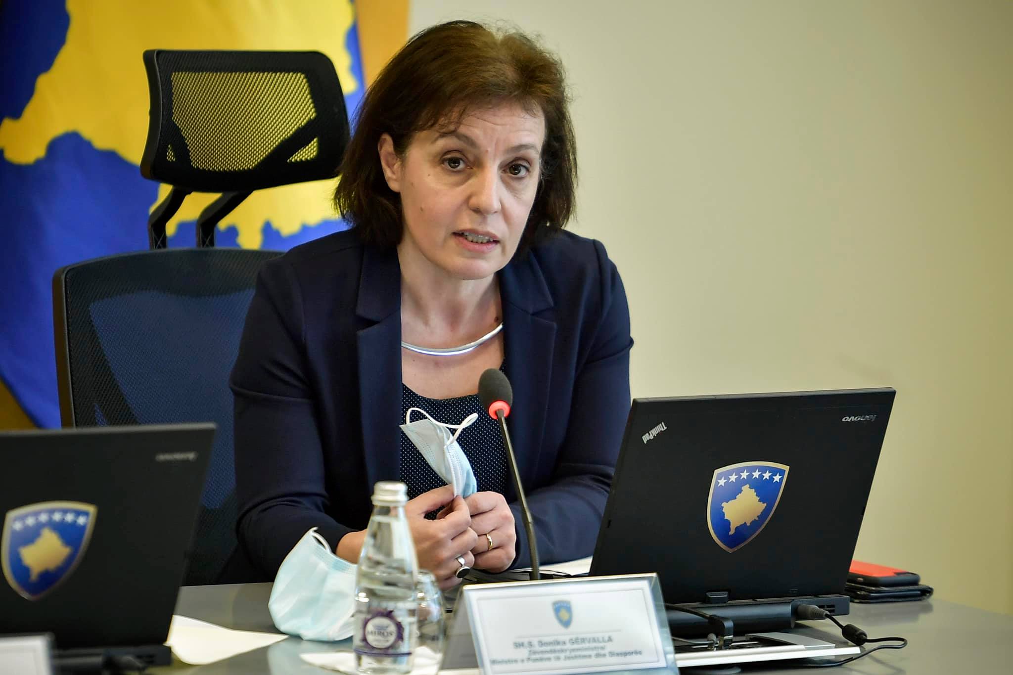 Ministrja Gërvalla ka një apel për mërgimtarët që ia mësyjnë Kosovës për pushime
