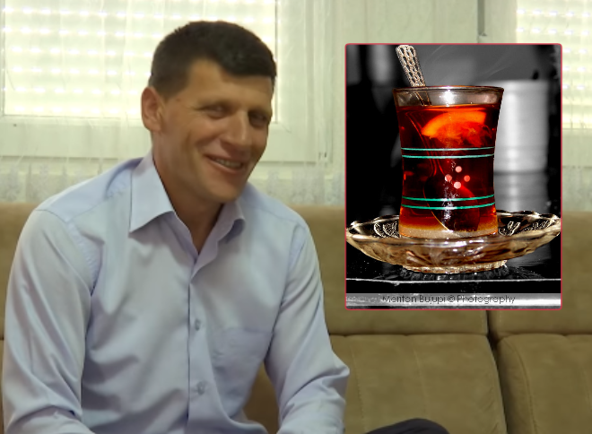 Adnani nga Vushtrria që pi 70 çaja në ditë: Çaji më ka ba të famshëm, është gjithçka për mua