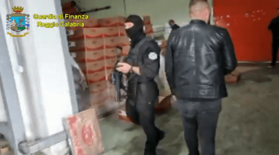 Guardia di Finanza publikon pamje nga sekuestrimi i drogës në Lipjan