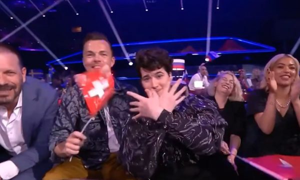 Gjon Muharremaj tregon pse e bëri “shqiponjën” në Eurovizion