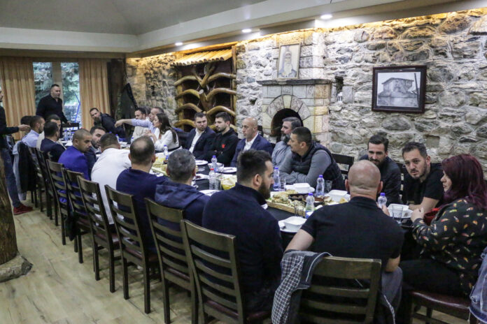 Haradinaj sonte bëri iftar me gastronomët, kërkon heqjen e masave kundër Covid-19