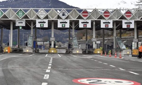 Ende nuk është hequr taksa kufitare me Malin e Zi, kosovarët duhet të paguajnë 15 euro