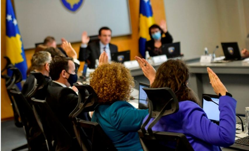 Qeveria miraton nismën që i lejon Kosovës dhe Bosnjës udhëtimin vetëm me letërnjoftime