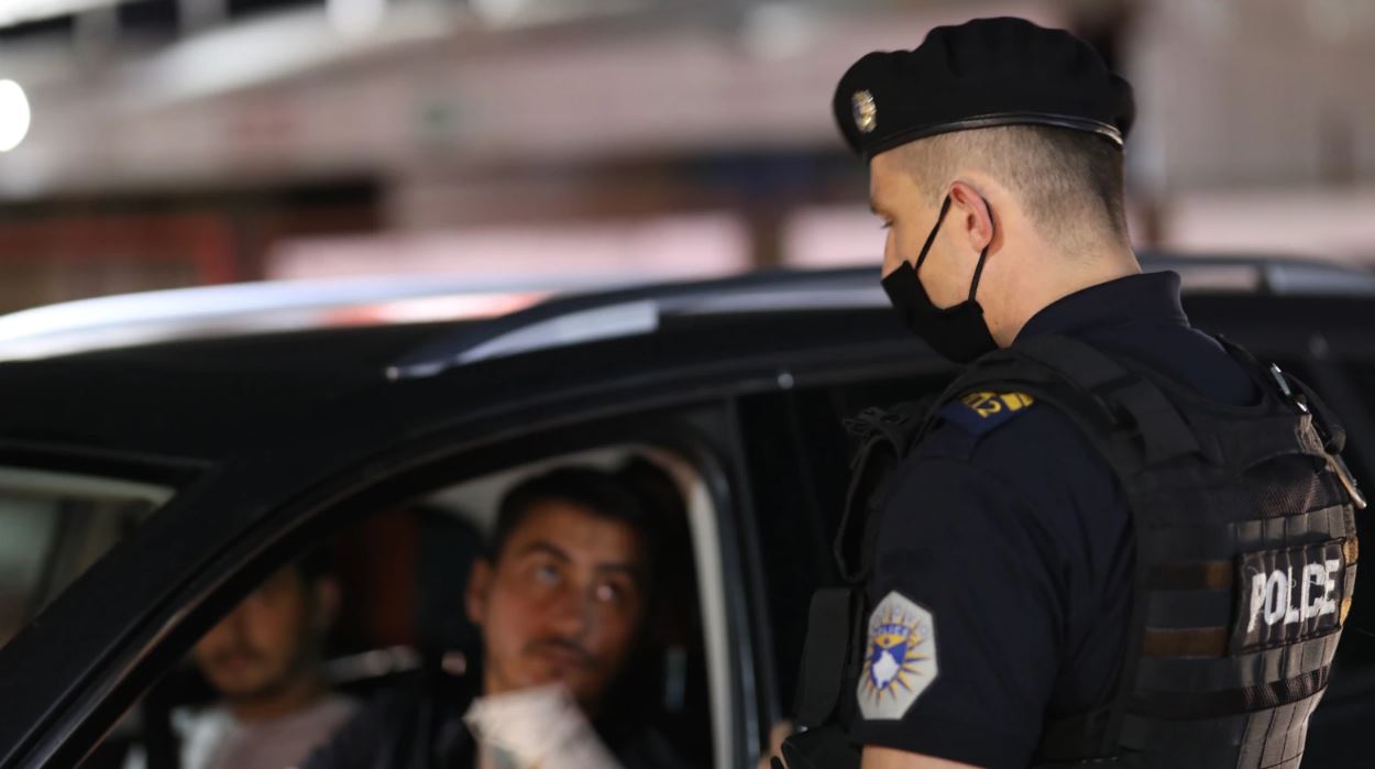 Dolën pa maska/ Javën e kaluar policia gjobiti 318 qytetarë në Ferizaj