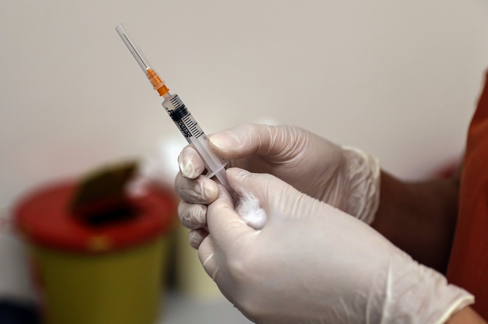 Rreth 60 përqind e amerikanëve të rritur janë vaksinuar së paku me një dozë kundër COVID-19