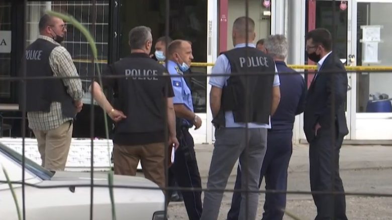Djali i të vrarit në Pejë: Arsimtari e kërcënonte babin, policia na tha se nuk mund të na ndihmojë