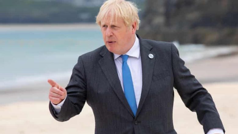 Boris Johnson pyetet nga gazetarja nëse Putini është vrasës: E keni parë çfarë u ka ndodhur kundërshtarëve të tij?