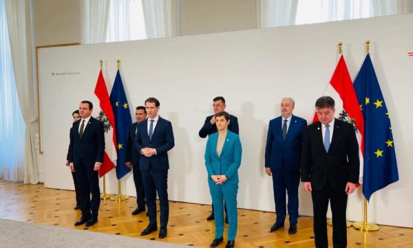Kurti në Vjenë kërkon njohje nga Serbia e deklaratë të paqes