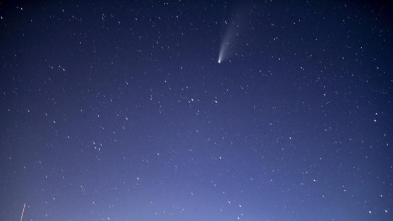 Një kometë e madhe fluturon drejt sistemit diellor