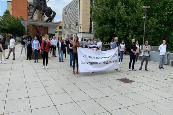 Proteston Sindikata e Punëtorëve të Lotarisë, kërkojnë kthimin në vendin e punës