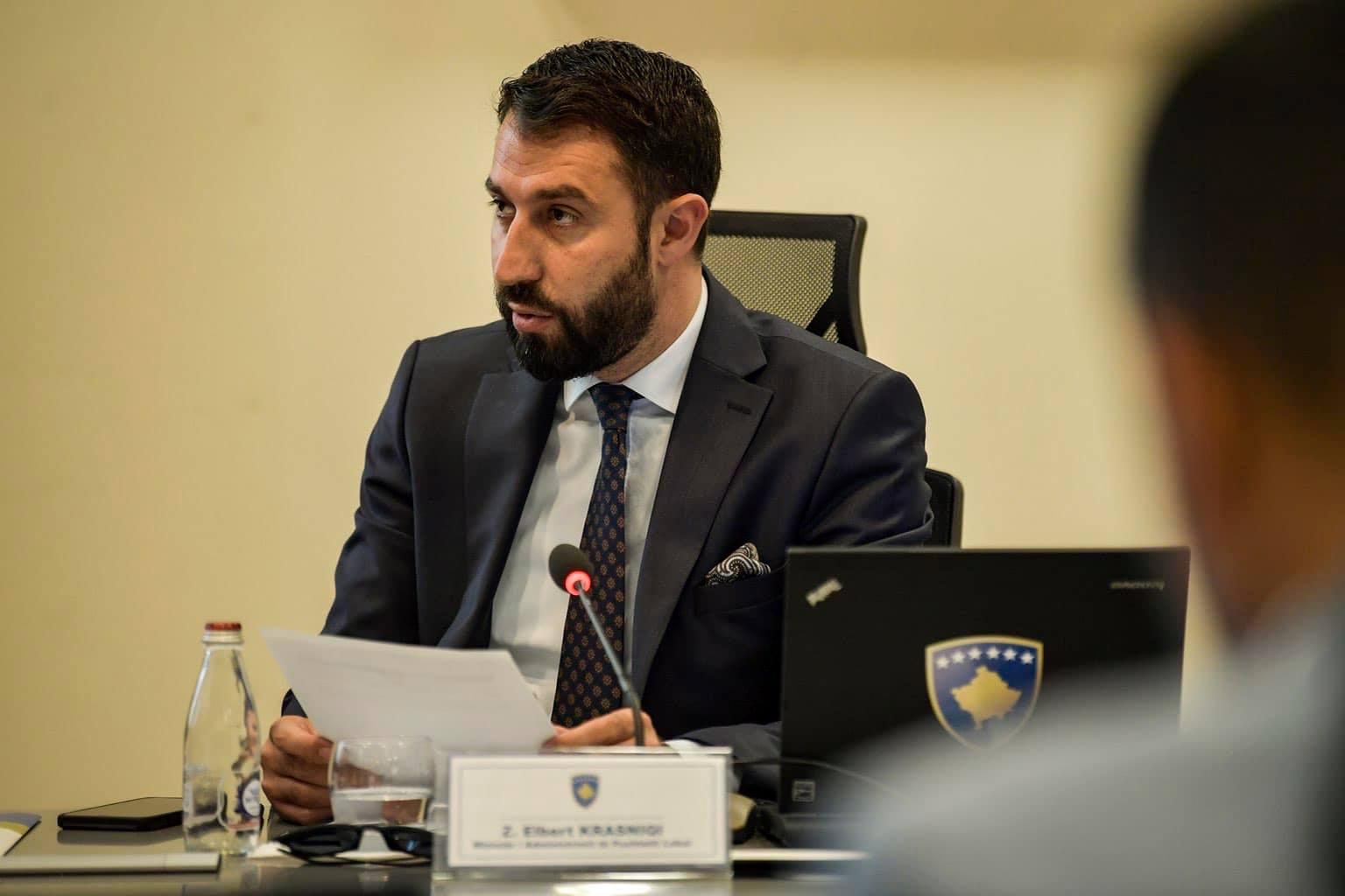 Ministri Krasniqi thotë se nuk do të ketë ekip të ri menaxhues