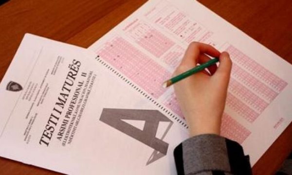 Fillon Provimi i Maturës Shtetërore