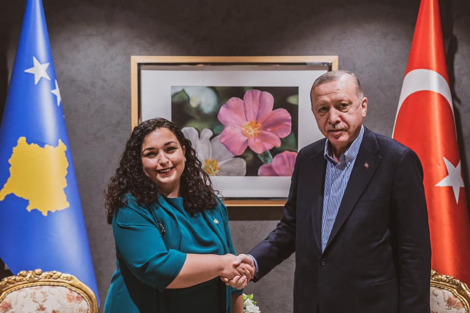 Osmani takon Erdoganin, diskutojnë për thellim bashkëpunimi Kosovë – Turqi