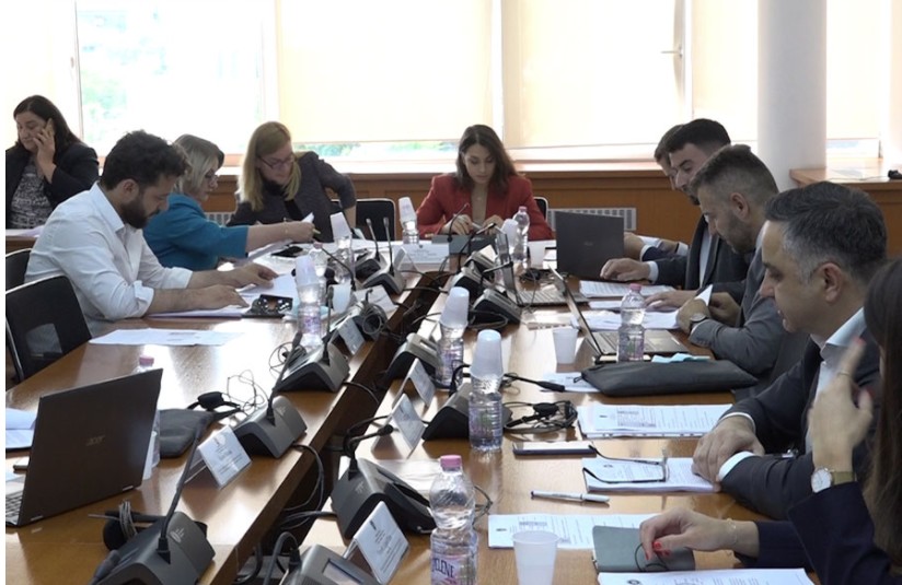 Iniciohet shkarkimi i anëtarëve të KPMSHC-së