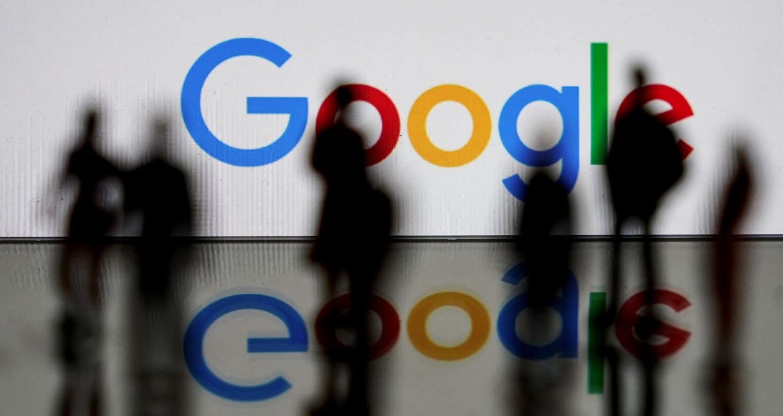 Google largon shefin për diversitet pas postimeve anti-semitike