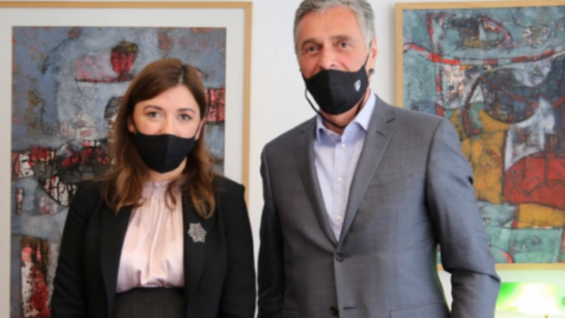 Albulena Haxhiu tregon se a do shkarkohet kryeprokurori Aleksandër Lumezi