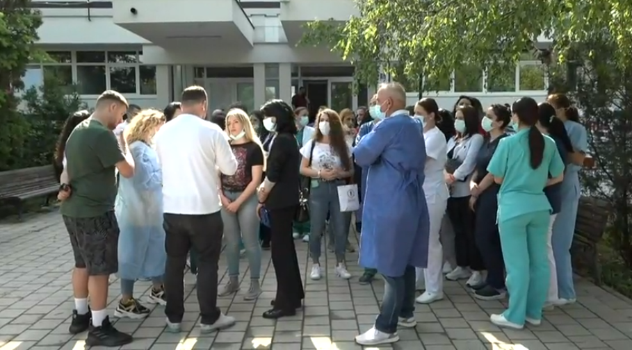 Arsyetohet MSH: S’kemi ndërprerë kontrata për infermierët, ato kanë përfunduar