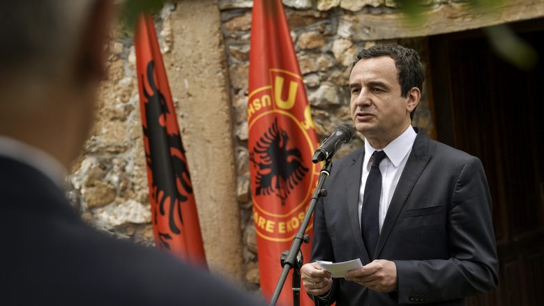 Kurti në bazën ku UÇK-ja priti forcat e NATO-s 22 vite më parë: Me luftën çlirimtare fituam miqësinë e mbështetjen e NATO-s