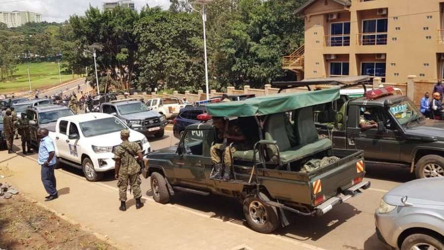 Persona të armatosur plagosin ministrin e Ugandës, vrasin vajzën e tij