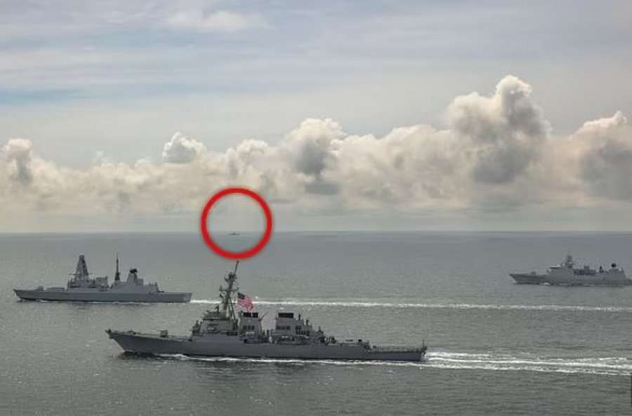 Rusia thotë se ka kryer të shtëna paralajmëruese ndaj një anije britanike