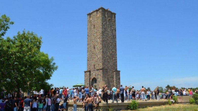 Dyshohet se pengoi kolegët gjatë arrestimit të një personi në Gazimestan, IPK kërkon suspendimin e policit serb