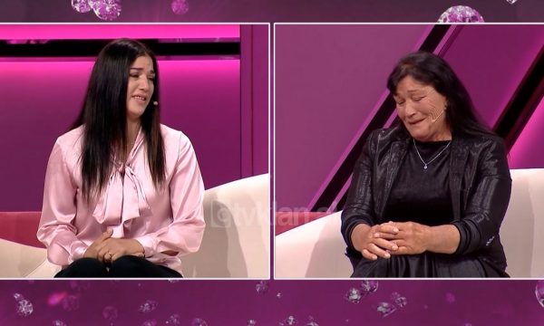 Vajza që mbeti pa baba qysh e vogël, ka një kërkesë për nënën e saj